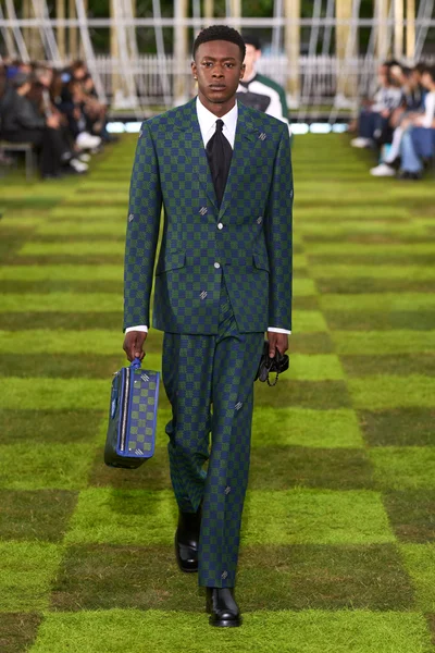 Look 75